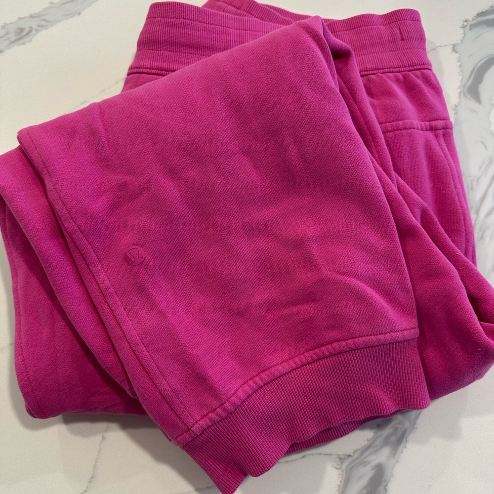 Lululemon Cropped Joggers